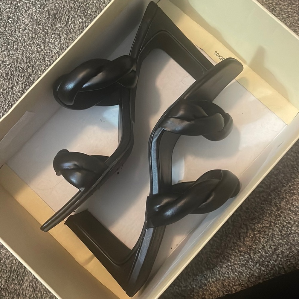 black strappy heeled sandals